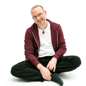 Stephen Wells Sensational Business Coach - casual seated crossed legs